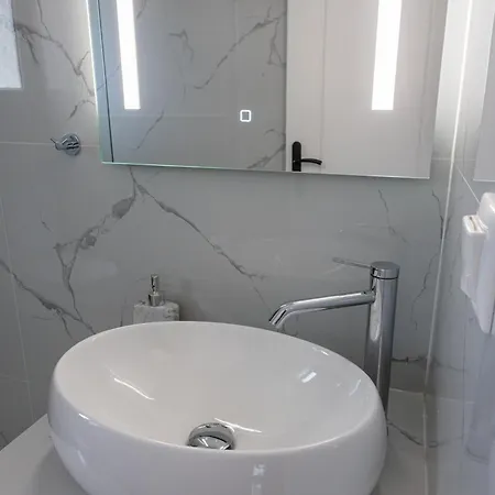 Your Destination דירה